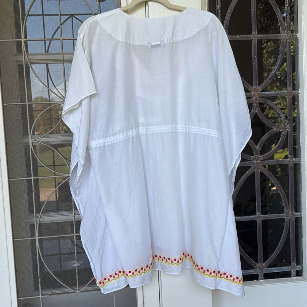 Trina Turk cover up, good condition, with a few faint spots on the back, size M - Picture 2 of 4
